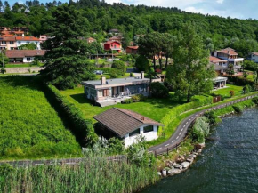 Casa Gaiani Villetta in riva al lago vista mozzafiato Varano Borghi